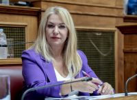 Μανή: Το 2024 η αδειοδότηση μίας επένδυσης στην Ελλάδα θα γίνεται από το γραφείο και τον υπολογιστή
