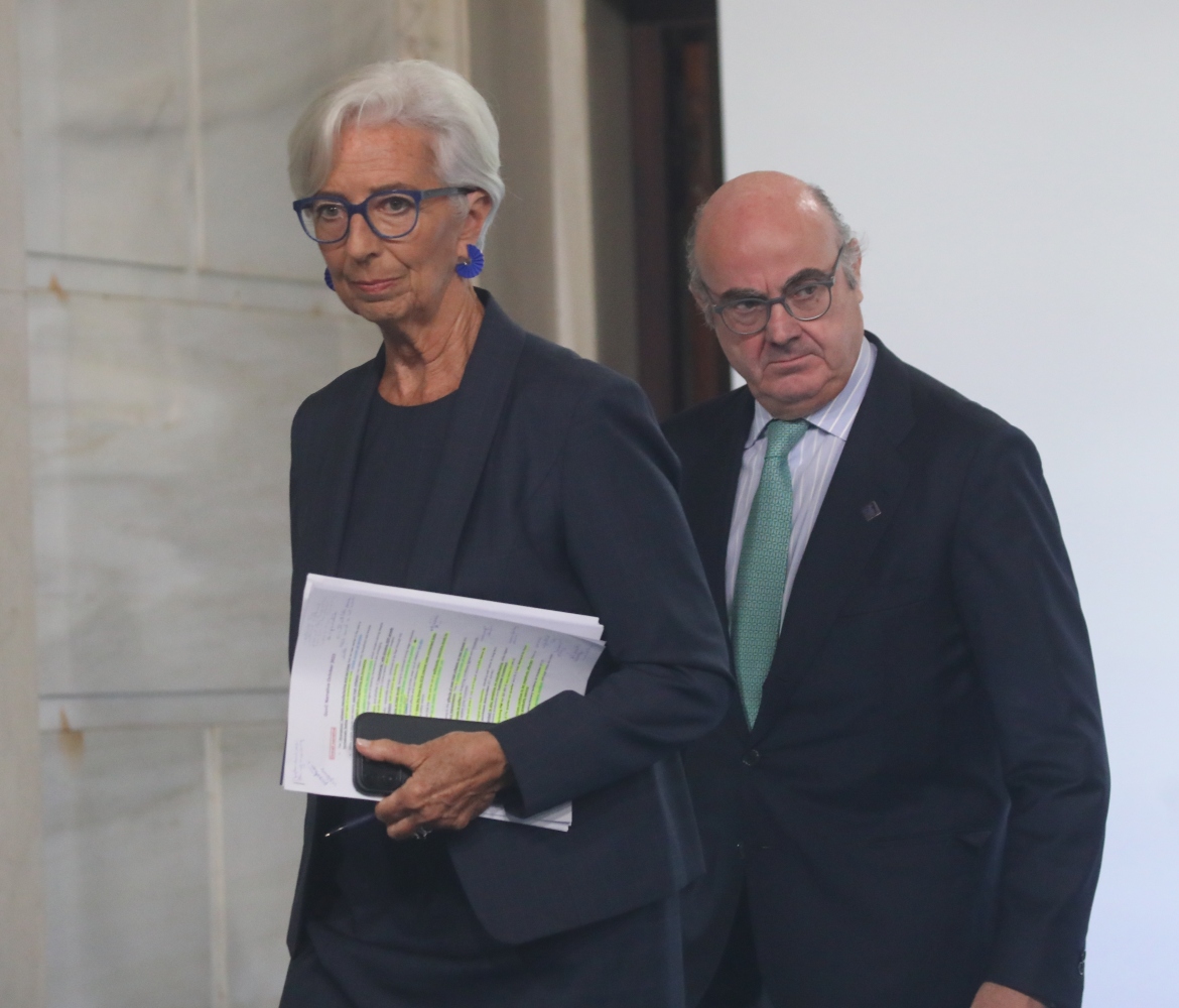 Λαγκάρντ: Αμετάβλητα τα επιτόκια – Τα σενάρια για μείωση