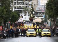 Ταξί: Σε 48ωρη απεργία προχωρούν οι οδηγοί [vid]