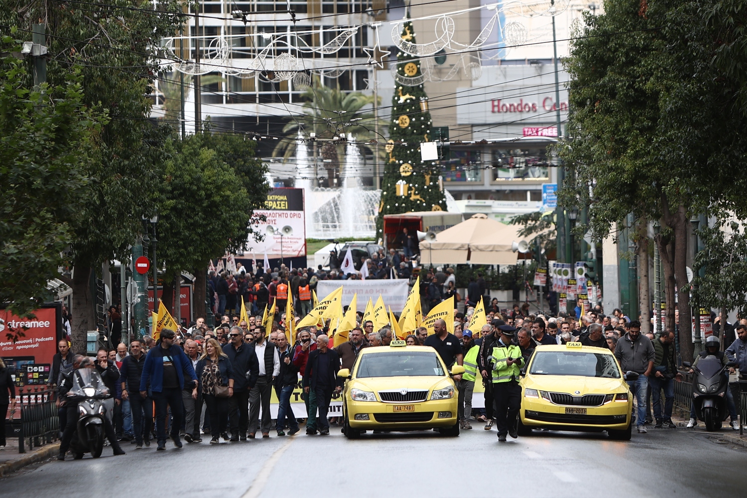 Ταξί: Σε 48ωρη απεργία προχωρούν οι οδηγοί [vid]