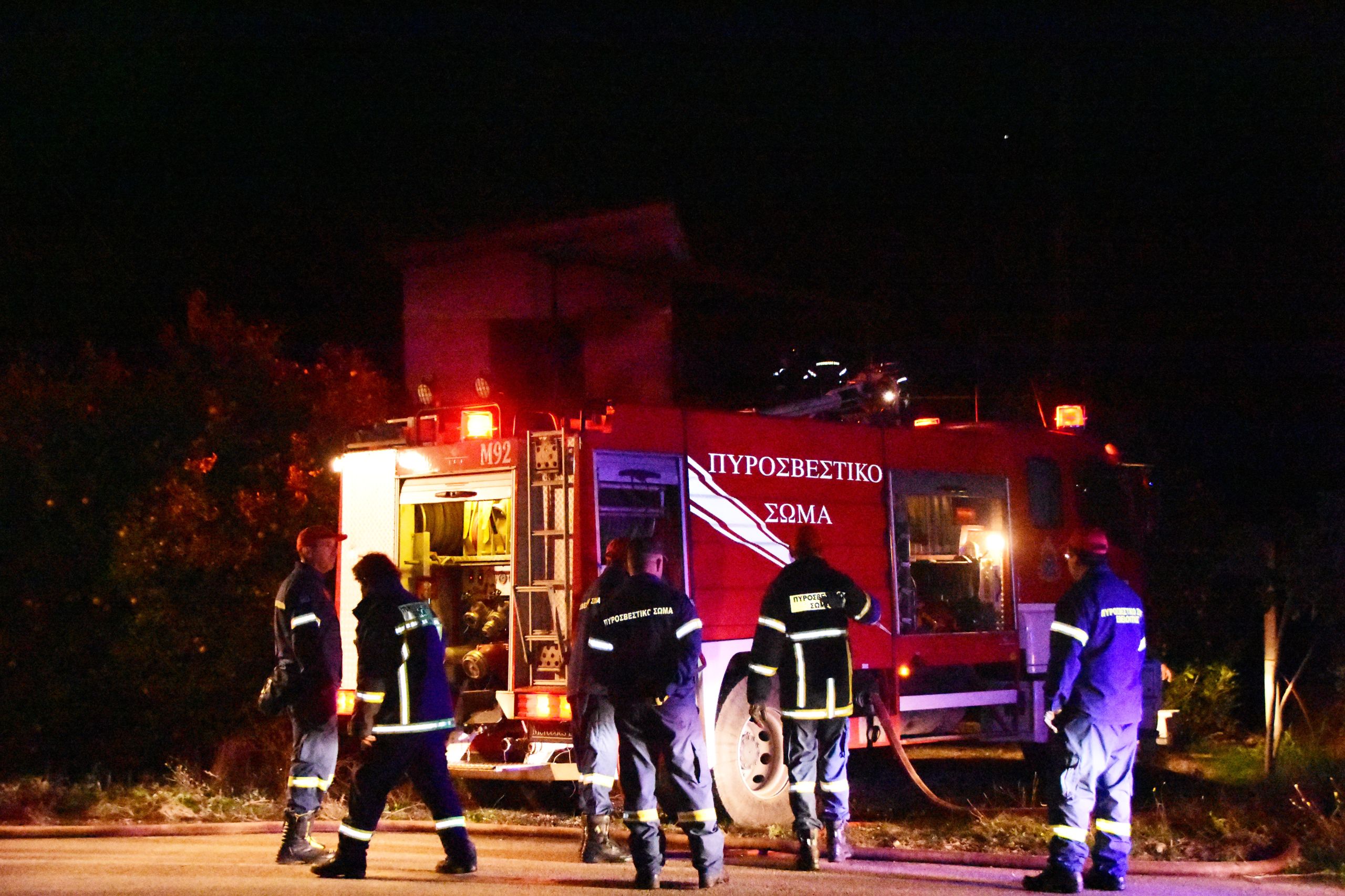 Υπο έλεγχο η φωτιά σε παρακείμενο ισόγειο χώρο κτιρίου στην Ηρώδου Αττικού