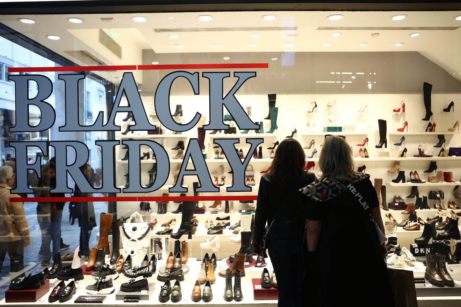 Έσωσαν τον τζίρο της Black Friday τα ανοικτά καταστήματα της Κυριακής