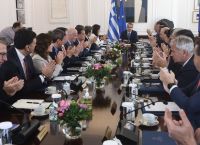 Νέο νομοσχέδιο σκούπα με νέες αυξήσεις στο Δημόσιο – 240 εκ ευρώ θα πάνε για την υγεία