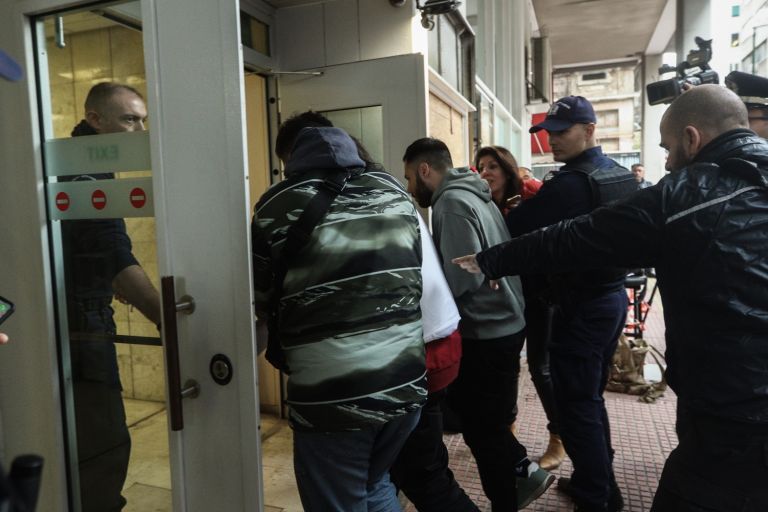 Σαλαμίνα: Στη φυλακή ο καθ’ ομολογία γυναικοκτόνος [vid]