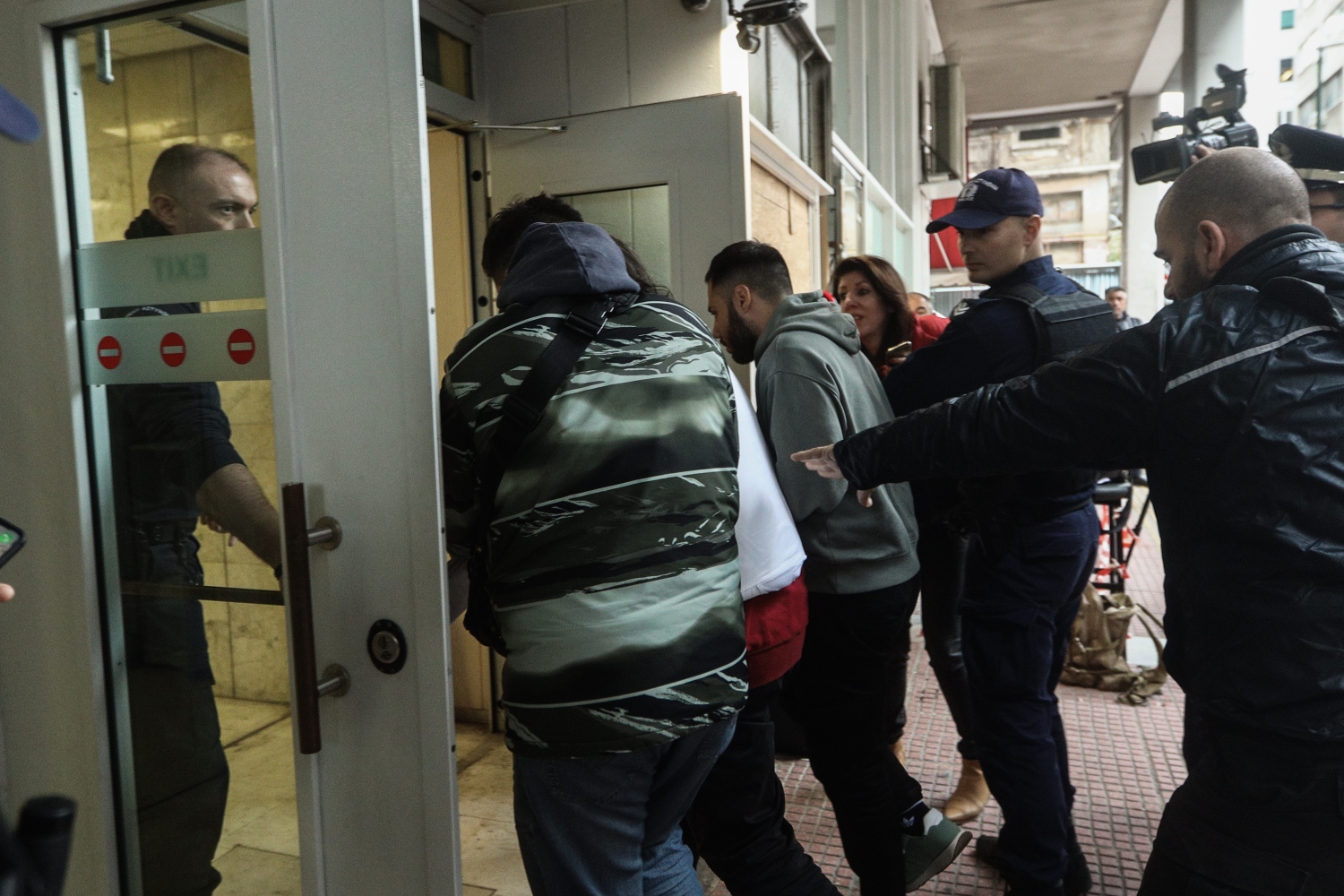 Σαλαμίνα: Στη φυλακή ο καθ’ ομολογία γυναικοκτόνος [vid]