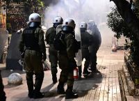 Επέτειος δολοφονίας Γρηγορόπουλου: Φωτιές και μολότοφ στα Εξάρχεια – Επεισόδια στη Θεσσαλονίκη