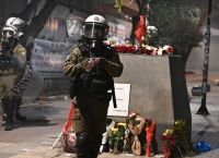 Επέτειος Γρηγορόπουλου: Έσπασαν βιτρίνες και έβαλαν φωτιά μετά τις πορείες στα Εξάρχεια – 24 συλλήψεις