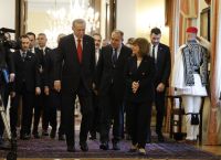 Ερντογάν στο προεδρικό μέγαρο: «Να μιλήσουμε βλέποντας το ποτήρι μισογεμάτο» [vid]