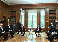 Τι έφαγαν Μητσοτάκης-Ερντογάν – Ντολμαδάκια, χαλβάς και θαλασσινά στο μενού [vid]