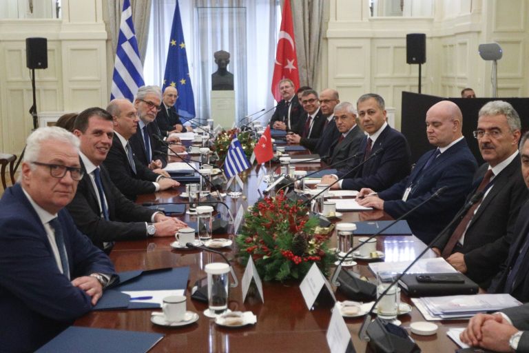 Σε εξέλιξη οι παράλληλες συναντήσεις για μεταναστευτικό και οικονομική συνεργασία [vid]