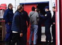 Ολυμπιακός-Παναθηναϊκός – Σε κρίσιμη κατάσταση ο αστυνομικός που τραυματίστηκε από φωτοβολίδα