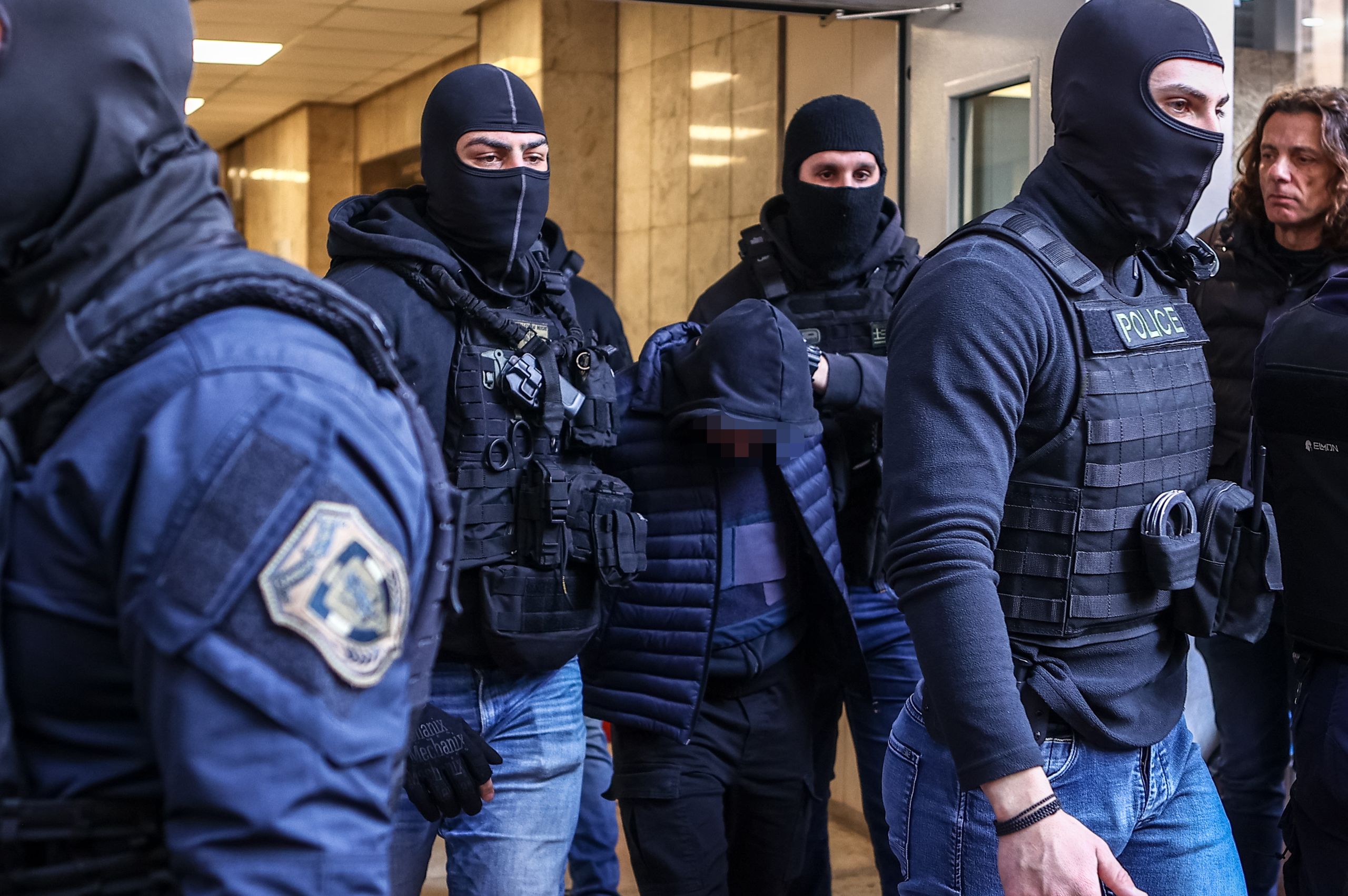 Τραυματισμός αστυνομικού: Σήμερα στις 11.00 οδηγείται στην ανακρίτρια ο 18χρονος