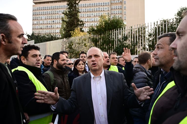 Δίπλα στους αστυνομικούς ο Οικονόμου: Βρίσκουμε λύσεις που θα αποβάλουν την τοξικότητα από το ποδόσφαιρο