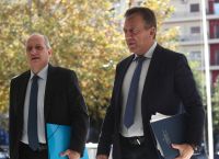 Φάκελο με 200 ονόματα χούλιγκαν κατέθεσαν Οικονόμου-Βρούτσης [vid]