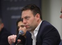 Καρτερός κατά Κασσελάκη από την «Αυγή» – «Ίσως να βοηθούσε περισσότερη σοβαρότητα στον λόγο»