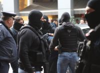 «Δεν ήξερα να χρησιμοποιώ φωτοβολίδα, ήθελα να την πετάξω ψηλά» – Τι είπε στον ανακριτή ο 18χρονος