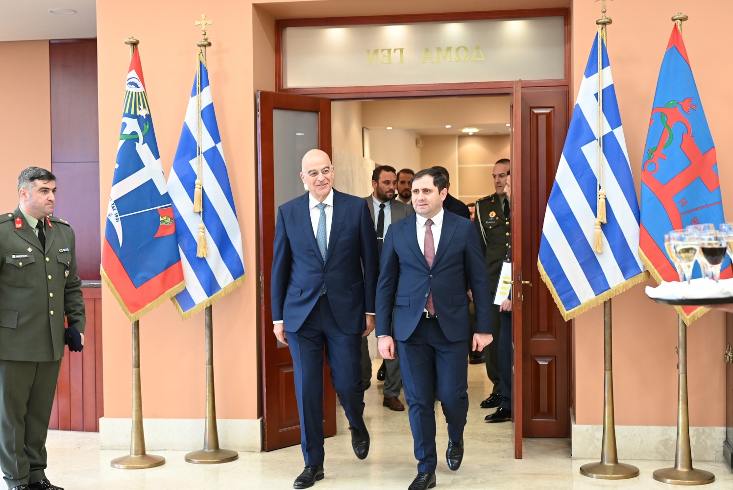 Δένδιας: Στεκόμαστε στο πλευρό του αρμενικού λαού-Συνάντηση του Έλληνα υπ. Άμυνας με τον Αρμένιο ομόλογό του,