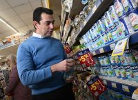 Αυτοψία Σκρέκα σε σούπερ μάρκετ: «Ο καταναλωτής πρέπει κατ΄αρχήν να κοιτάει το καρτελάκι»