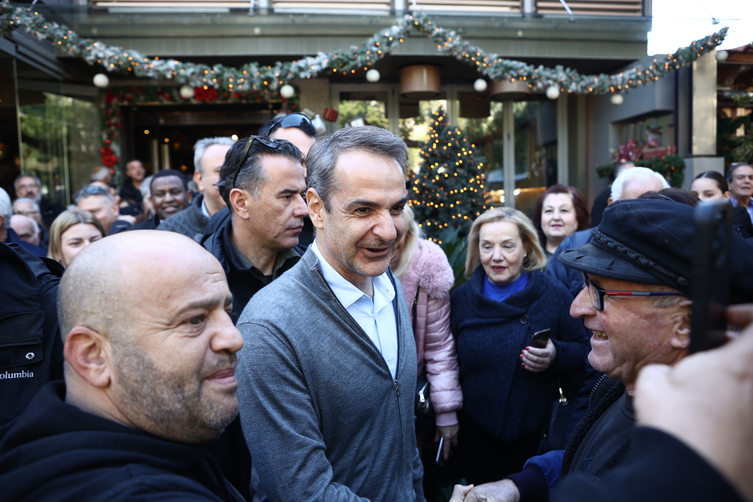 Μητσοτάκης στο Πέραμα: Ξέρουμε ότι η ακρίβεια “δαγκώνει”