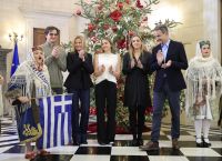 Μητσοτάκης: Άκουσε με την οικογένειά του χριστουγεννιάτικα κάλαντα από το Καστελλόριζο [vid]