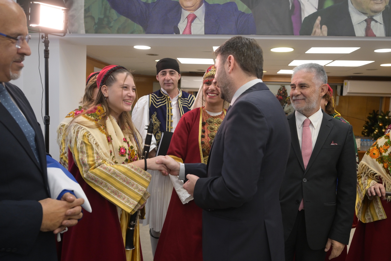 Ανδρουλάκης: Άκουσε τα τσακώνικα κάλαντα και υποδέχθηκε χορευτές από την Κρήτη