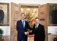 Δήμος Αθηναίων: Η παράδοση από τον Μπακογιάννη και η παραλαβή από Χάρη Δούκα [vid]