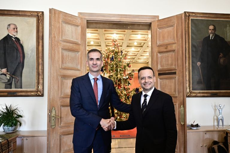 Δήμος Αθηναίων: Η παράδοση από τον Μπακογιάννη και η παραλαβή από Χάρη Δούκα [vid]