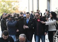 Με χειροπέδες ο Ηλίας Κασιδιάρης πήγε να ορκιστεί δημοτικός σύμβουλος της Αθήνας [vid]