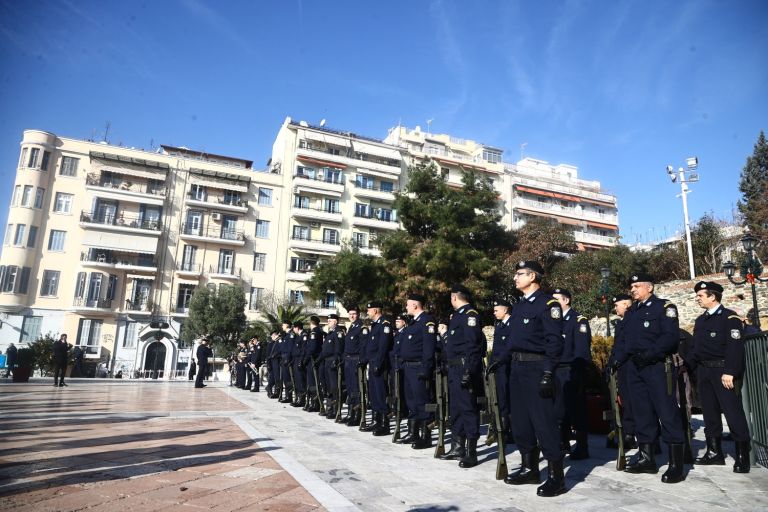 Tο τελευταίο αντίο στον αστυνομικό Γιώργο Λυγγερίδη – Σε λίγο η κηδεία του στη Θεσσαλονίκη [vid]