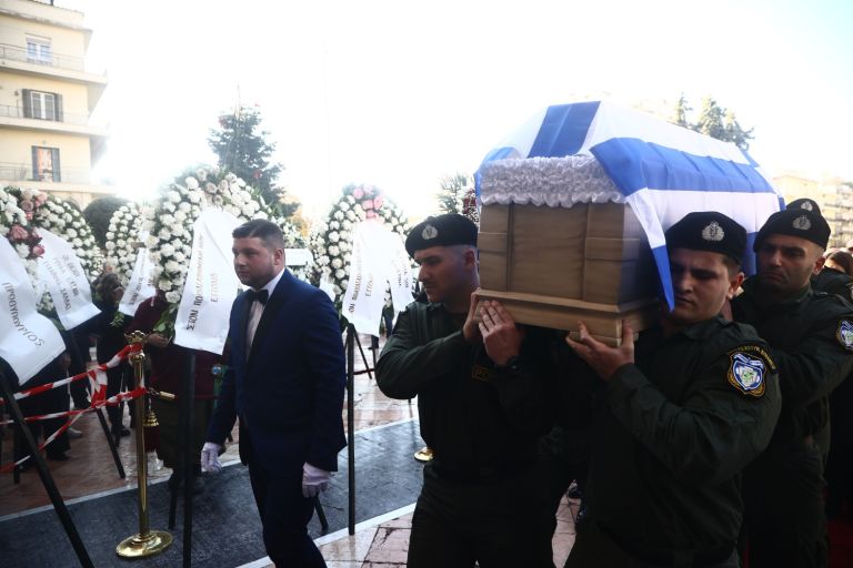 Η Θεσσαλονίκη θρηνεί για τον Γιώργο Λυγγερίδη – Πλήθος κόσμου στην κηδεία του [vid]