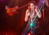 Δέσποινα Βανδή: Συγκινήθηκε πάνω στην σκηνή με το Μέχρι Μάη Μήνα έχασε τα λόγια