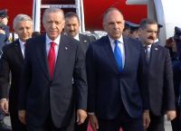 Με στυλ «πλανητάρχη» έφτασε ο Ερντογάν στην Αθήνα [vid]