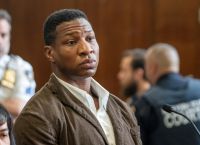 Jonathan Majors: Κρίθηκε ένοχος για βιαιοπραγία κατά της πρώην συντρόφου του