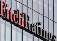 Fitch: Η Ελλάδα περιμένει το χρησμό για νέα αναβάθμιση