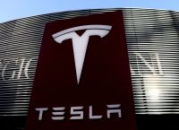ΗΠΑ: Η Tesla ανακαλεί δύο εκατομμύρια αυτοκίνητα λόγω προβλήματος στο σύστημα αυτόματου πιλότου [vid]