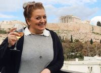 Μαρία Αντουλινάκη: «Όταν είπα στον πατέρα μου ότι θα γίνω ηθοποιός μού είπε να ανοίξω ένα σπίτι με φωτάκι»