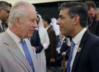 Kάρολος: Η “γραβάτα μήνυμα” στον Σούνακ με την ελληνική σημαία [vid]