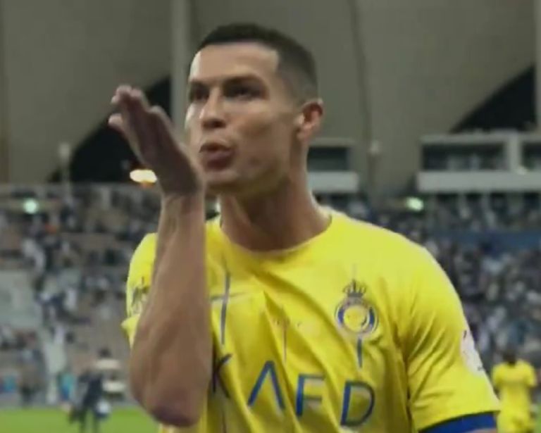 Η Αλ Νασρ υπέστη βαριά ήττα με 3-0 αλλά ο Ρονάλντο μοίραζε…φιλιά [vid]
