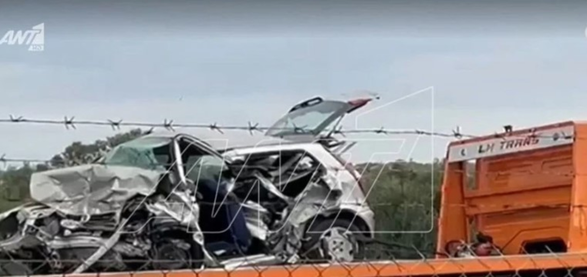 Πώς έγινε το φριχτό τροχαίο στα Σπάτα με δύο νεκρούς 18 και 52 ετών [vid]