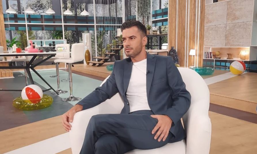 Τσιμιτσέλης: Η ενόχλησή του στις ερωτήσεις για τη Β. Λασκαράκη – «Έχεις λυσσάξει»