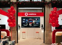 Vodafone και Public ενώνουν δυνάμεις και αρχίζουν από το Σύνταγμα