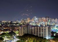 Το Ισραήλ έπληξε στρατιωτική θέση της Συρίας σε αντίποινα για τις εκτοξεύσεις ρουκετών