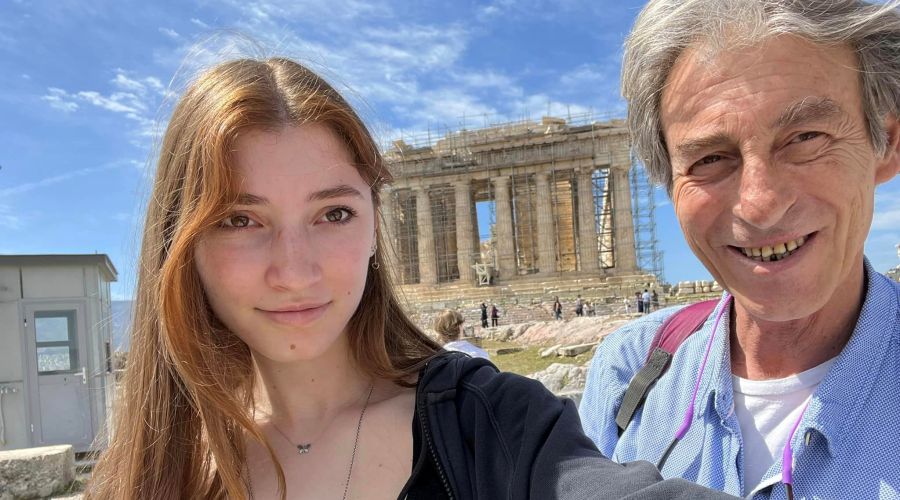 Αίας Μανθόπουλος: Πυρ και μανία η κόρη του – «Η σύντροφος του έχει το προφίλ του και δεν δίνει το κινητό»