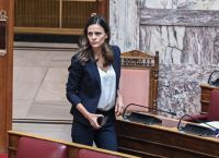 Πυρά Αχτσιόγλου σε κυβέρνηση: Δύο βήματα πίσω για τους εργαζόμενους σε ψηφιακές πλατφόρμες