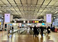 Απίστευτη ταλαιπωρία για δεκάδες εγκλωβισμένους Έλληνες στα αεροδρόμια της Βουδαπέστης και των Βρυξελλών