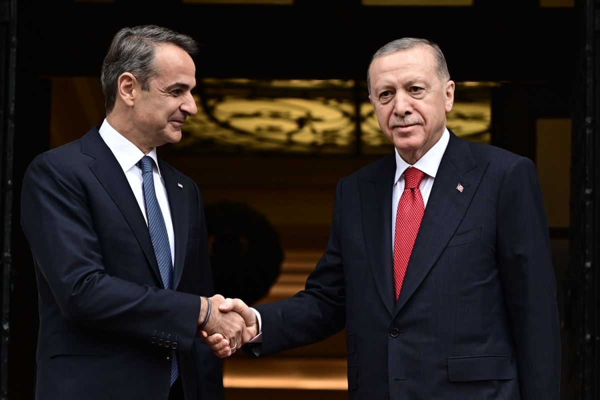 Σε ”θερμό” κλίμα η συνάντηση Ερντογάν – Μητσοτάκη: Χειραψίες και χαμόγελα [pics,vid]