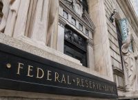 Ο επικεφαλής της Fed περιμένει περαιτέρω αύξησης των επιτοκίων
