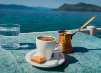 Στην κορυφαία δεκάδα των χώρων που είναι ερωτευμένες με τον καφέ είναι η Ελλάδα