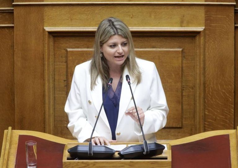 «Μια ιστορία που δεν επιτρέπει τα κενά»