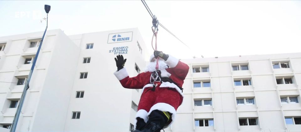 Με στολές Άη Βασίλη μοιράστηκαν δώρα και αγάπη σε Ξάνθη και Πάτρα